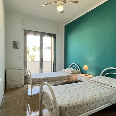 Lungomare 1 Apartment *