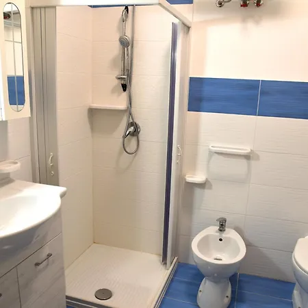 Apartment Lungomare 1 *